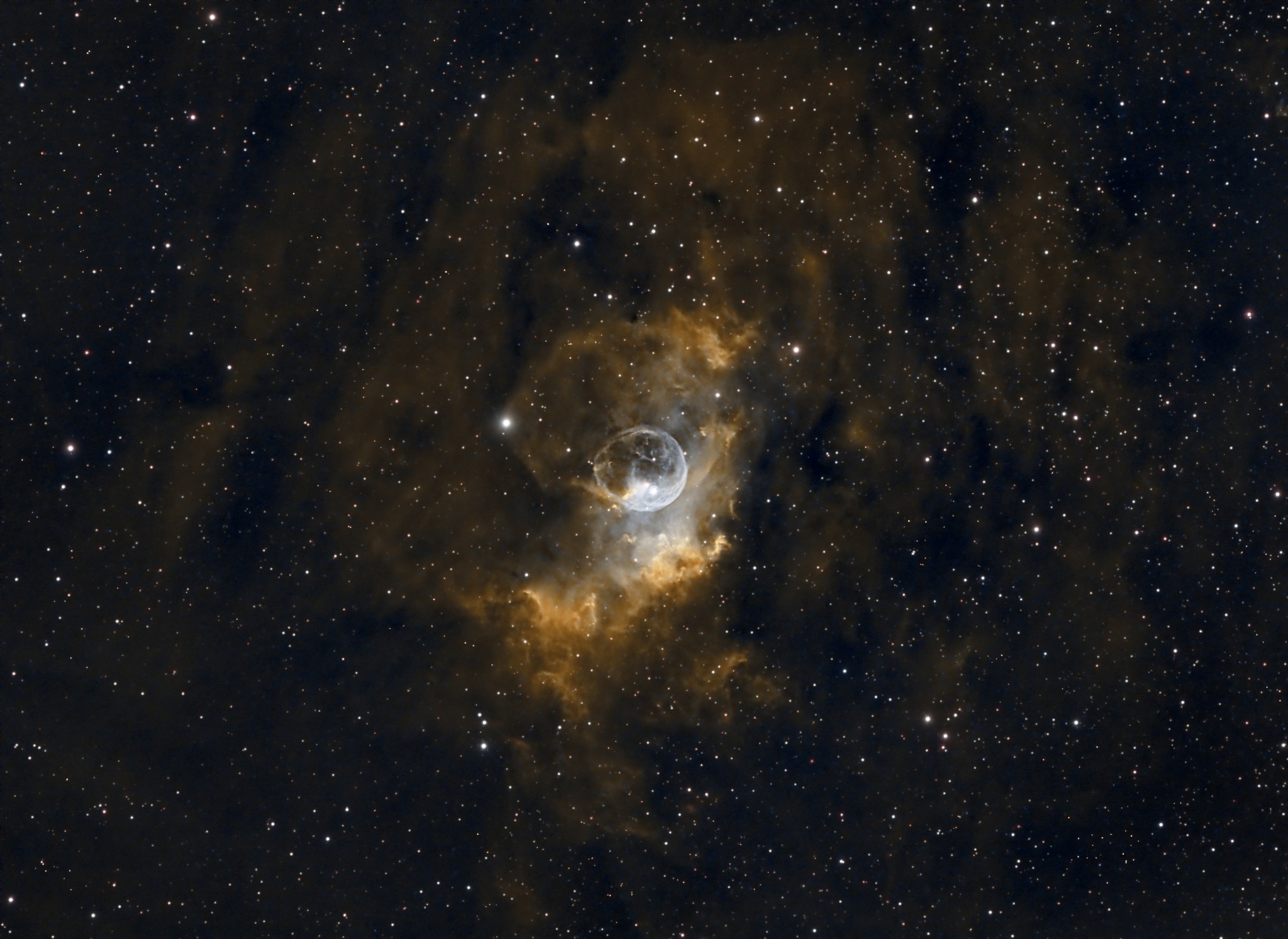 Camp de visió en HOO amb NarrowbandNormalization: NGC7635 – Nebulosa de la Bombolla