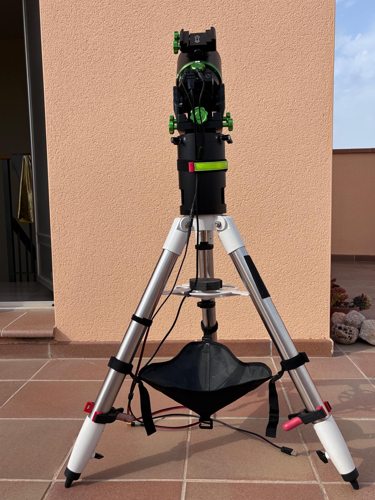 Conjunt del trípode HEQ-5 rebaixat amb la torreta d’extensió i la muntura Wave 150i